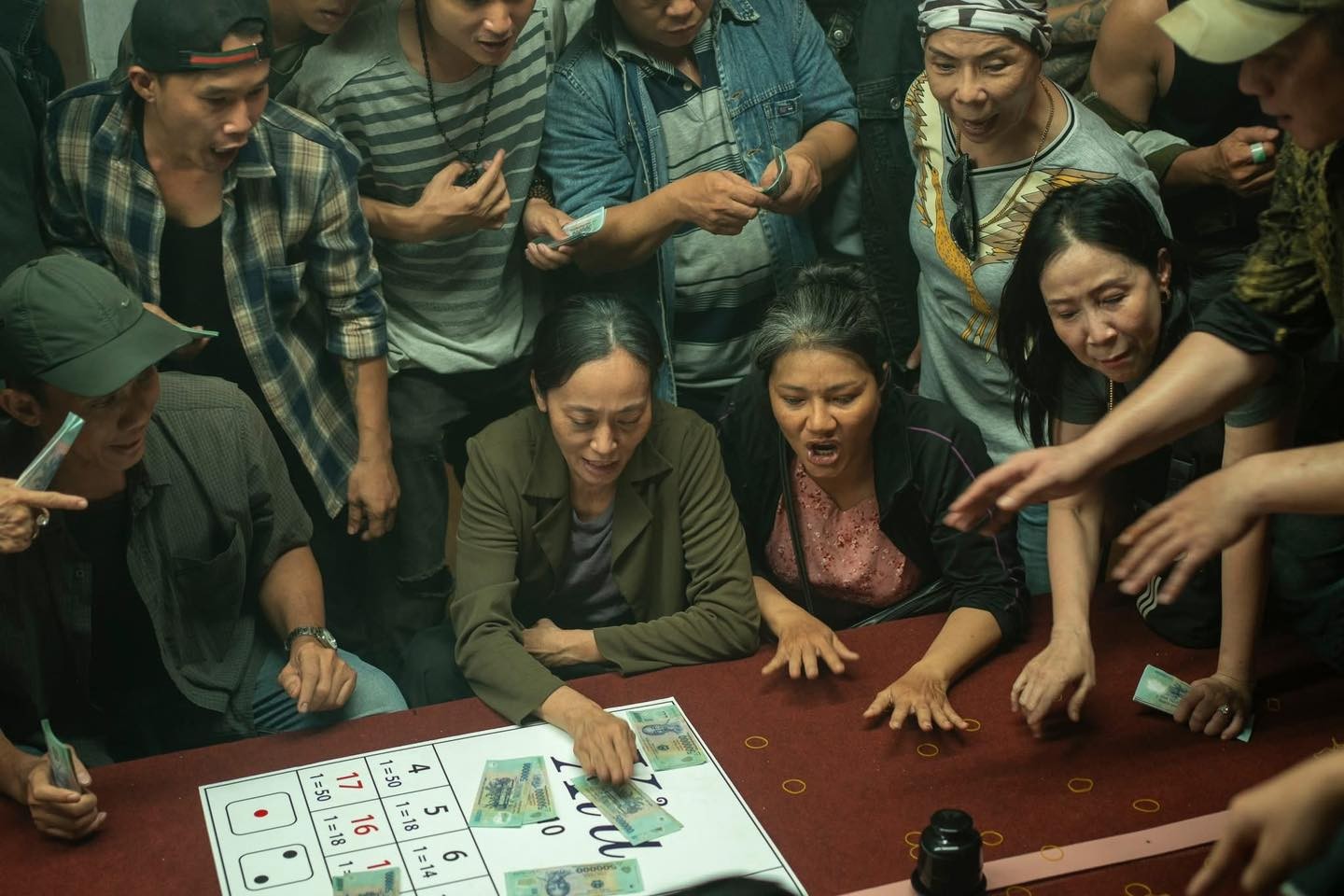 Nghệ sĩ Hạnh Thúy và chuyến đi thực tế tại Campuchia để hóa thân thành con bạc