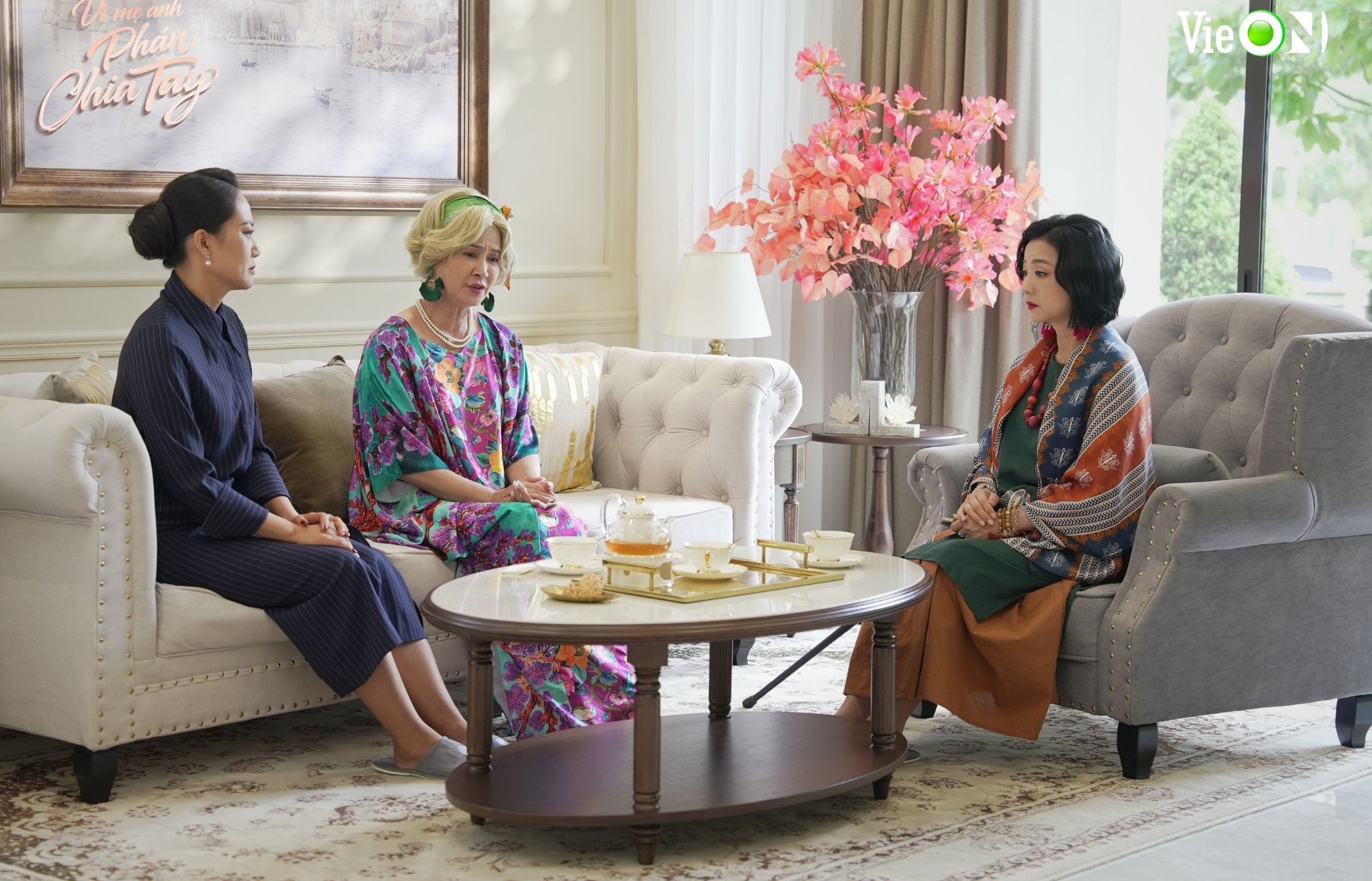 'Vì mẹ anh phán chia tay': Màn kết hợp giữa các ngôi sao phòng vé và dàn nghệ sĩ sân khấu kỳ cựu