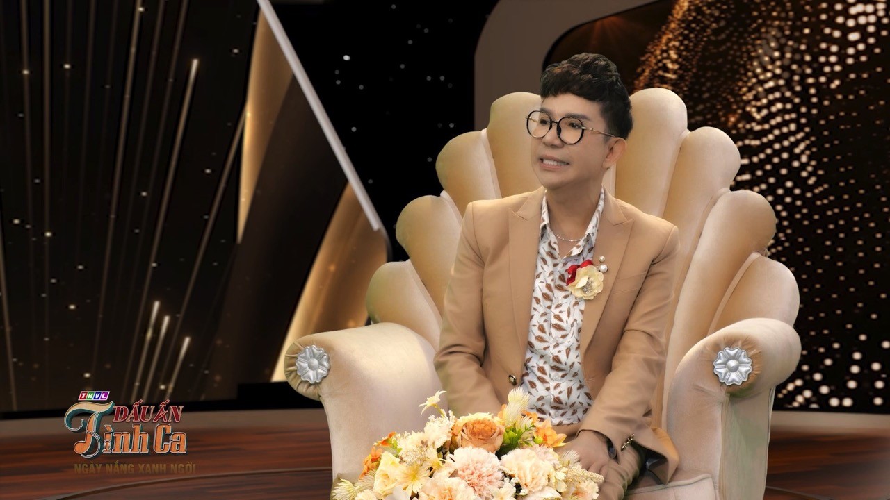 Ca sĩ Long Nhật từng được đồng nghiệp Ngọc Thúy tặng 5 phân vàng để đeo tay