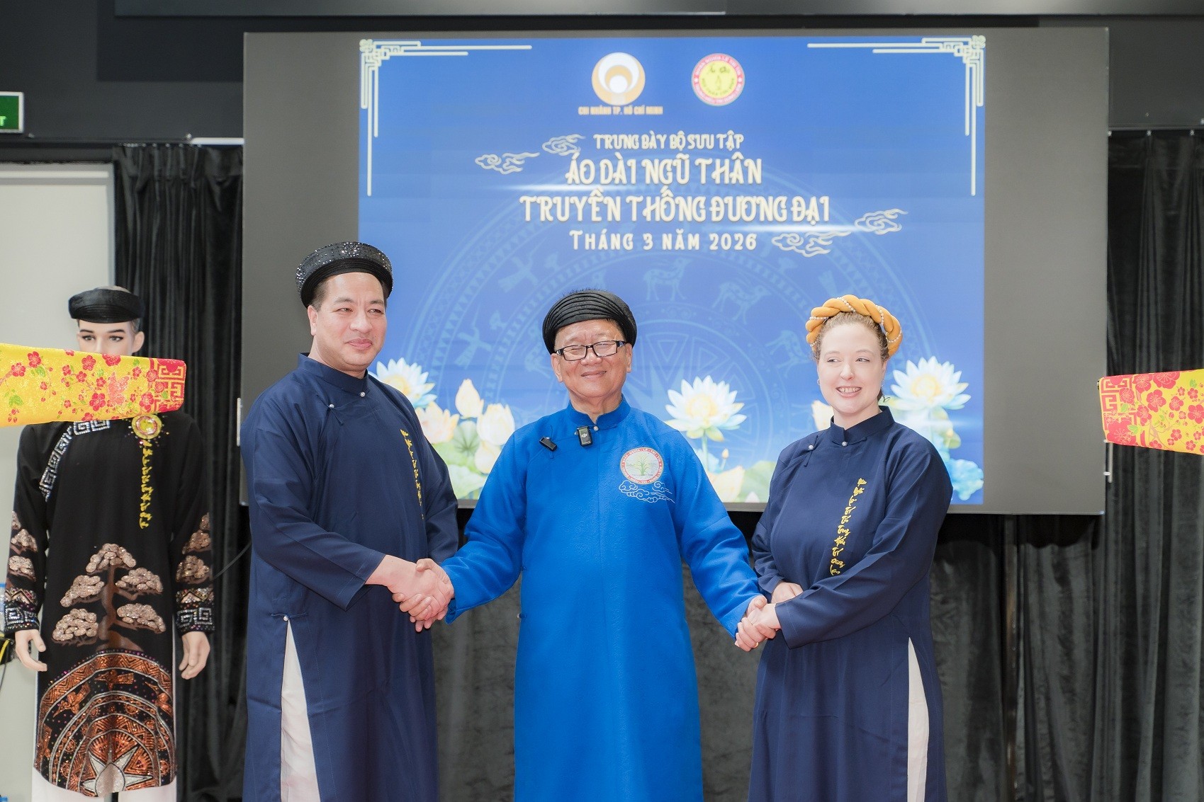 Trưng bày bộ sưu tập 'Áo dài ngũ thân truyền thống đương đại'