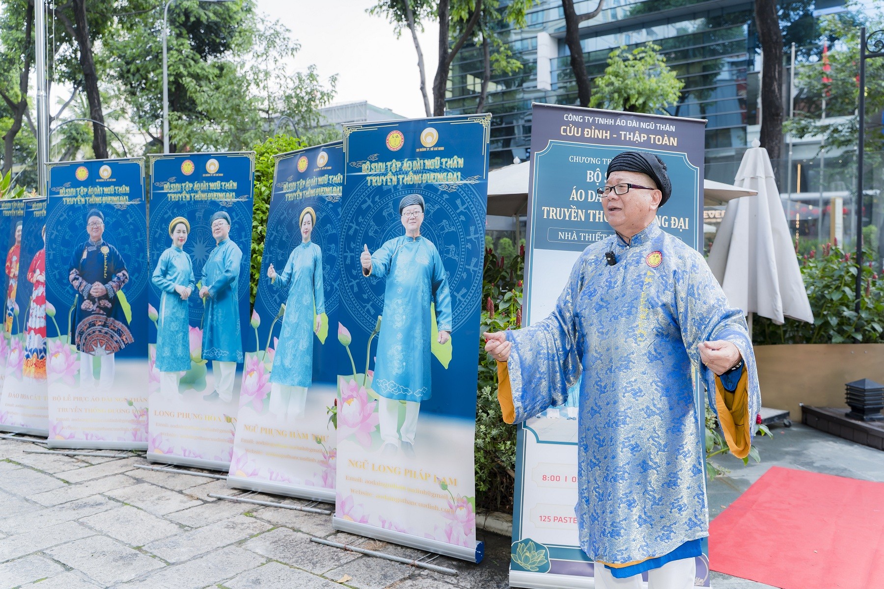 Trưng bày bộ sưu tập 'Áo dài ngũ thân truyền thống đương đại'