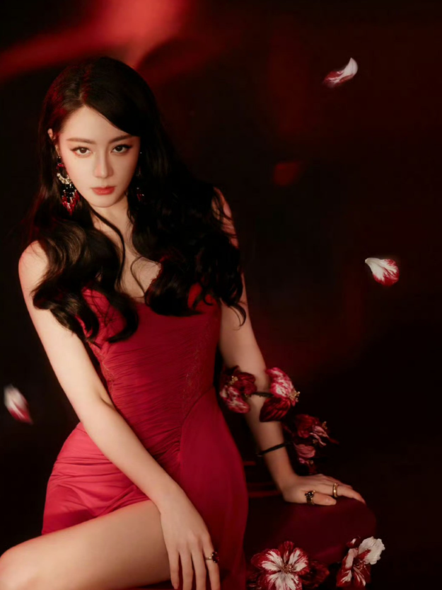 Địch Lệ Nhiệt Ba thông báo bình an sau sự cố ở Dubai