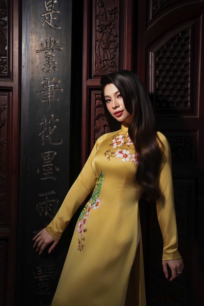 Lý Hương và con gái Jessica kể câu chuyện về vẻ đẹp phụ nữ qua BST 'Hương Xuân' nhân dịp 8/3