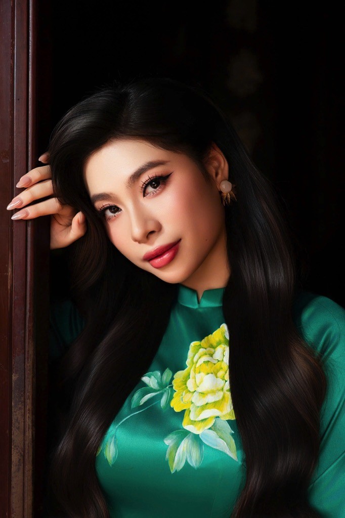 Lý Hương và con gái Jessica kể câu chuyện về vẻ đẹp phụ nữ qua BST 'Hương Xuân' nhân dịp 8/3