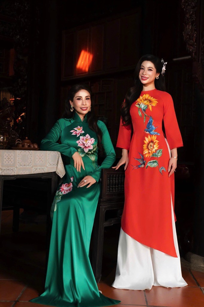 Lý Hương và con gái Jessica kể câu chuyện về vẻ đẹp phụ nữ qua BST 'Hương Xuân' nhân dịp 8/3