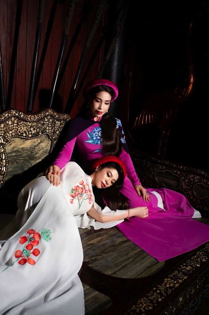 Lý Hương và con gái Jessica kể câu chuyện về vẻ đẹp phụ nữ qua BST 'Hương Xuân' nhân dịp 8/3