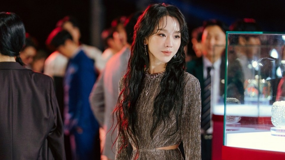 Shin Hye Sun: Đóa hoa bền bỉ của phim Hàn