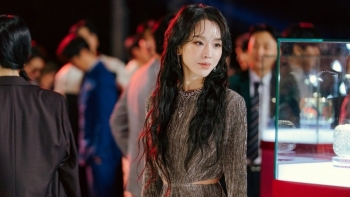 Shin Hye Sun: Đóa hoa bền bỉ của phim Hàn