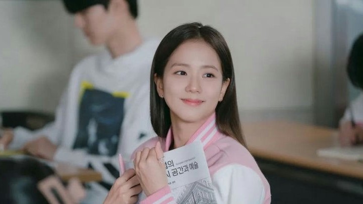 'Boyfriend on Demand' ra mắt: Jisoo (BlackPink) tiếp tục đối mặt với những lời chỉ trích diễn xuất