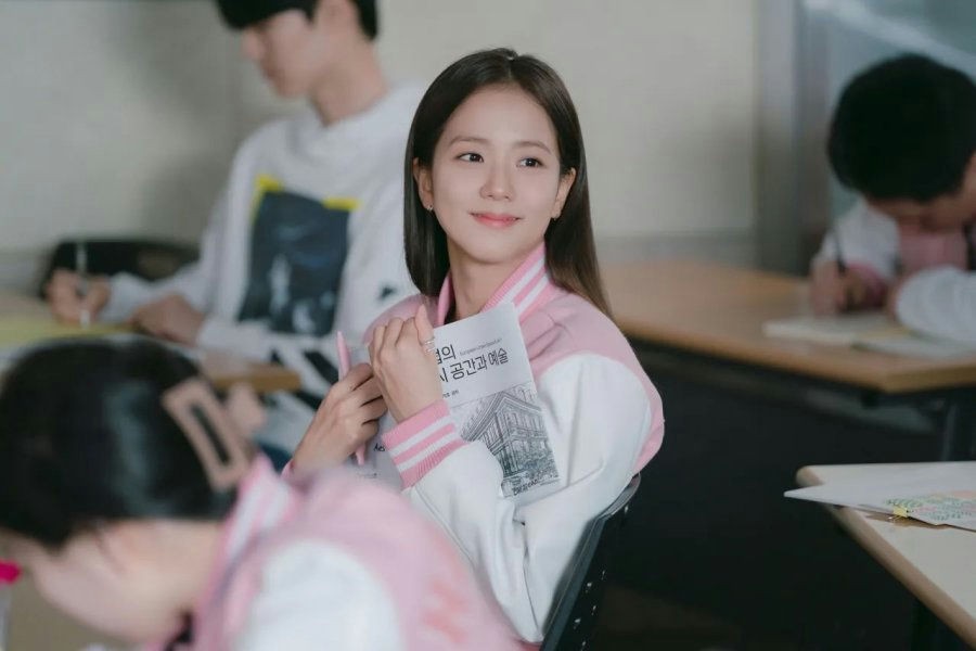 'Boyfriend on Demand' ra mắt: Jisoo (BlackPink) tiếp tục đối mặt với những lời chỉ trích diễn xuất