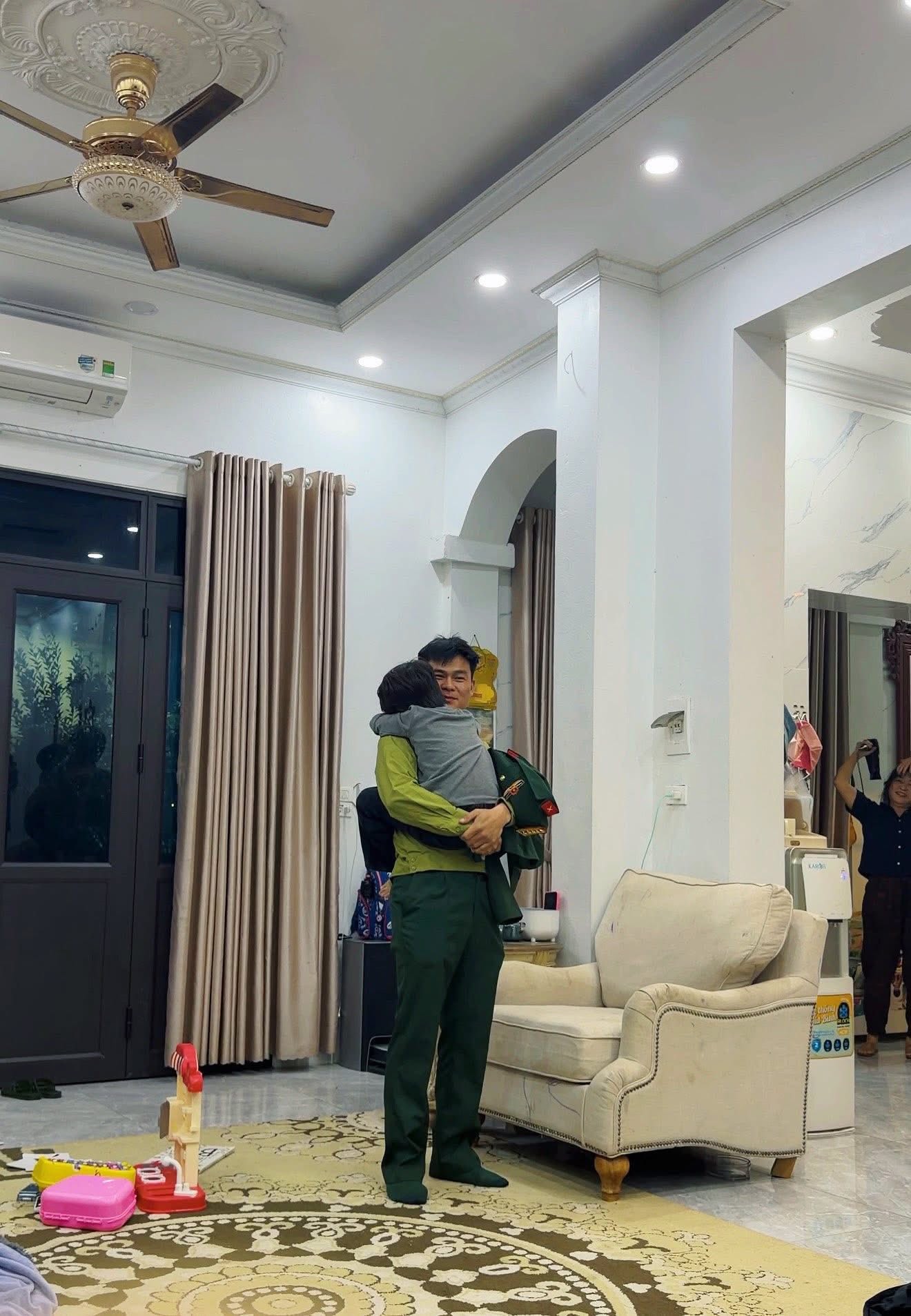 Hòa Minzy chính thức công khai bến đỗ bình yên sau nhiều năm lẻ bóng