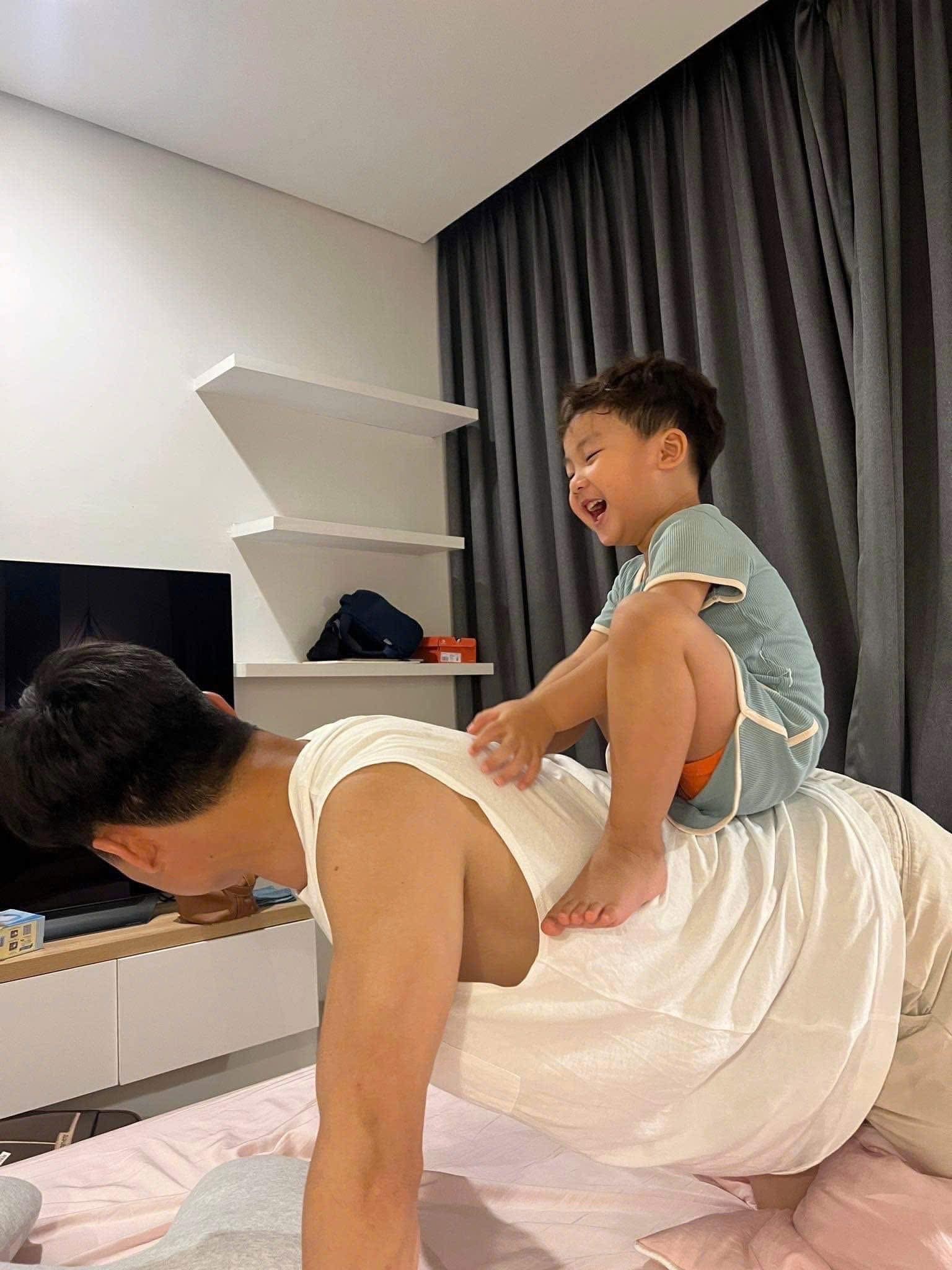 Hòa Minzy chính thức công khai bến đỗ bình yên sau nhiều năm lẻ bóng