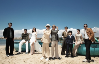 Đoàn phim 'Báu vật trời cho' tung bộ ảnh 'tuyệt đối thời trang' mừng 100 tỷ doanh thu