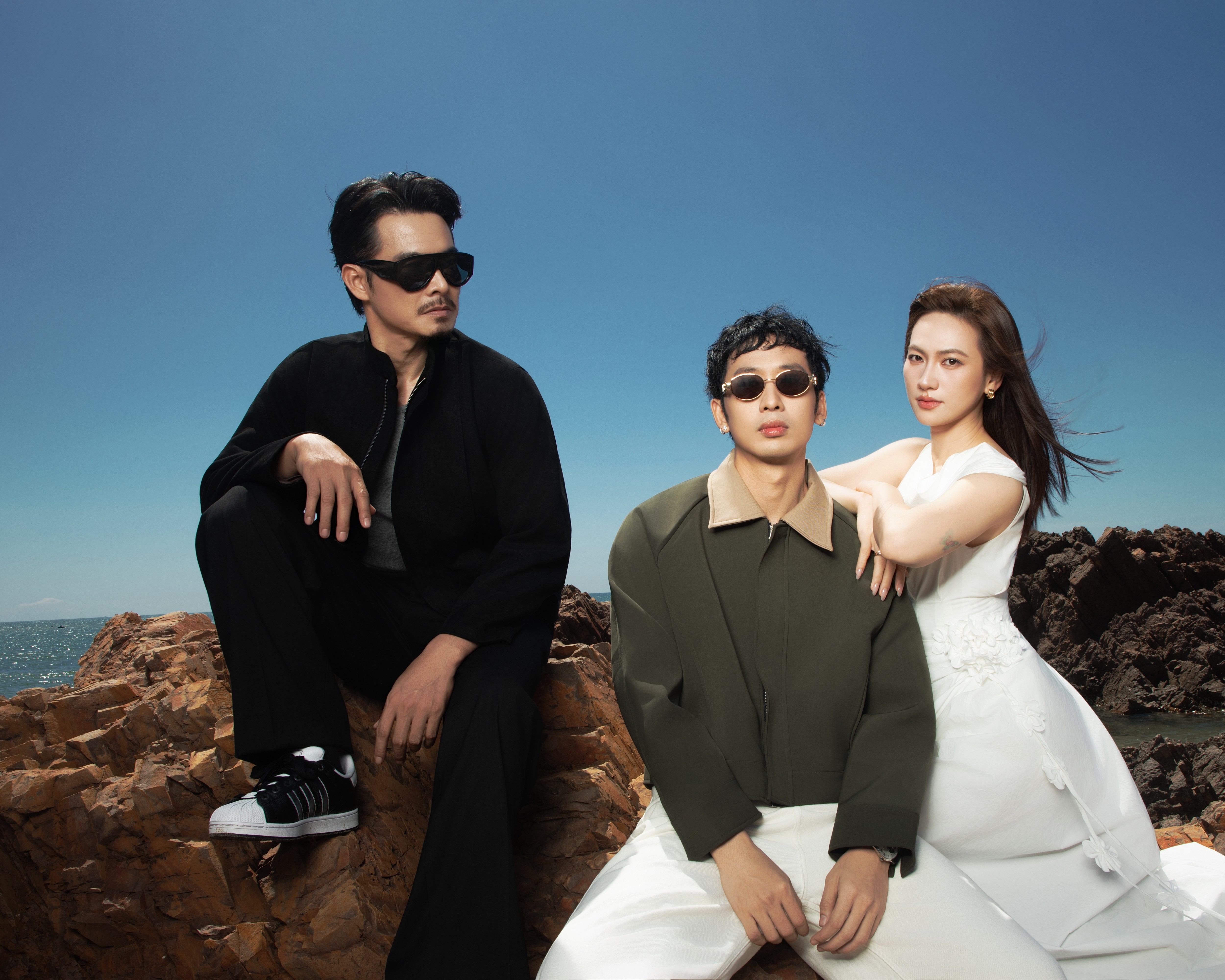 Đoàn phim 'Báu vật trời cho' tung bộ ảnh 'tuyệt đối thời trang' mừng 100 tỷ doanh thu