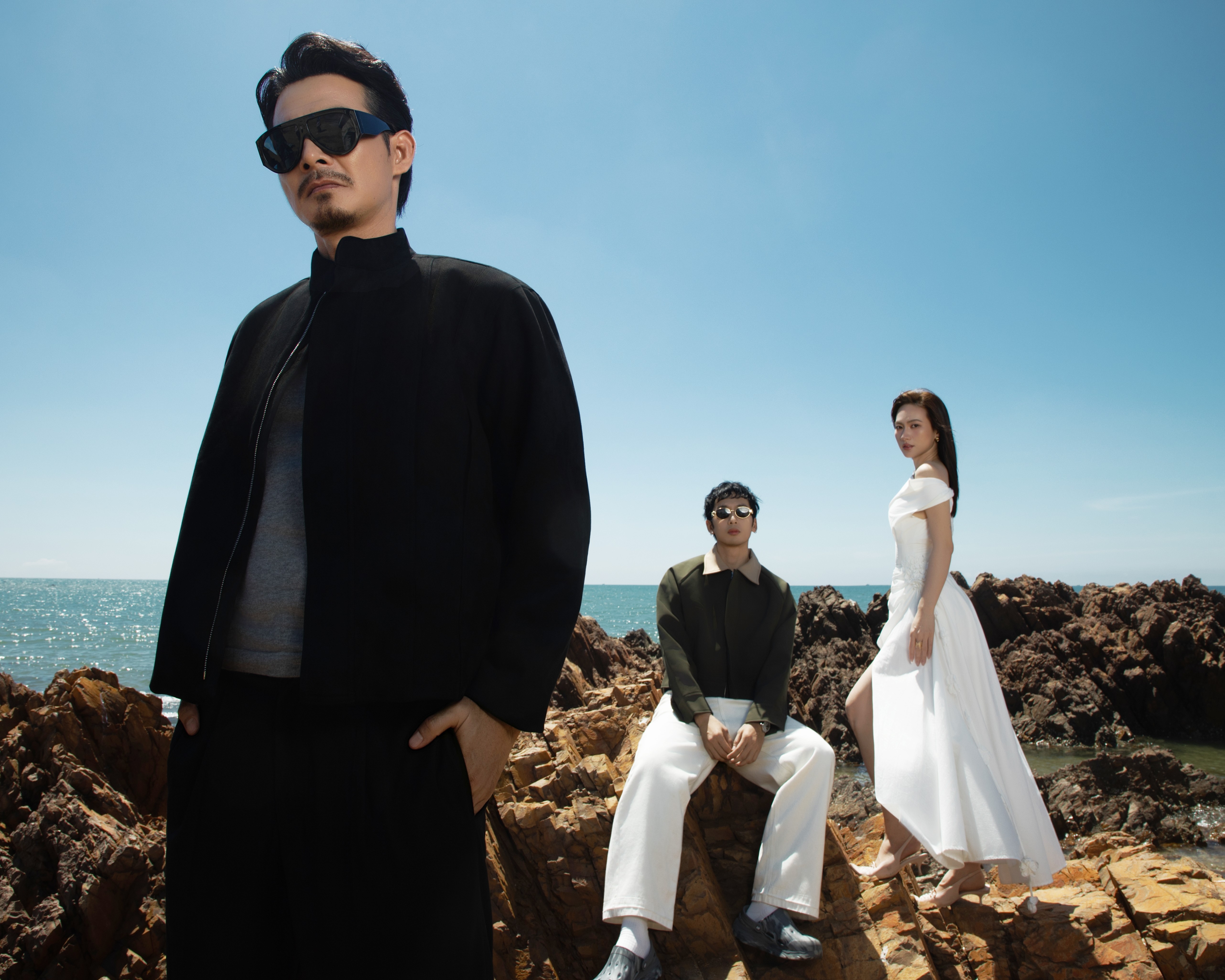 Đoàn phim 'Báu vật trời cho' tung bộ ảnh 'tuyệt đối thời trang' mừng 100 tỷ doanh thu