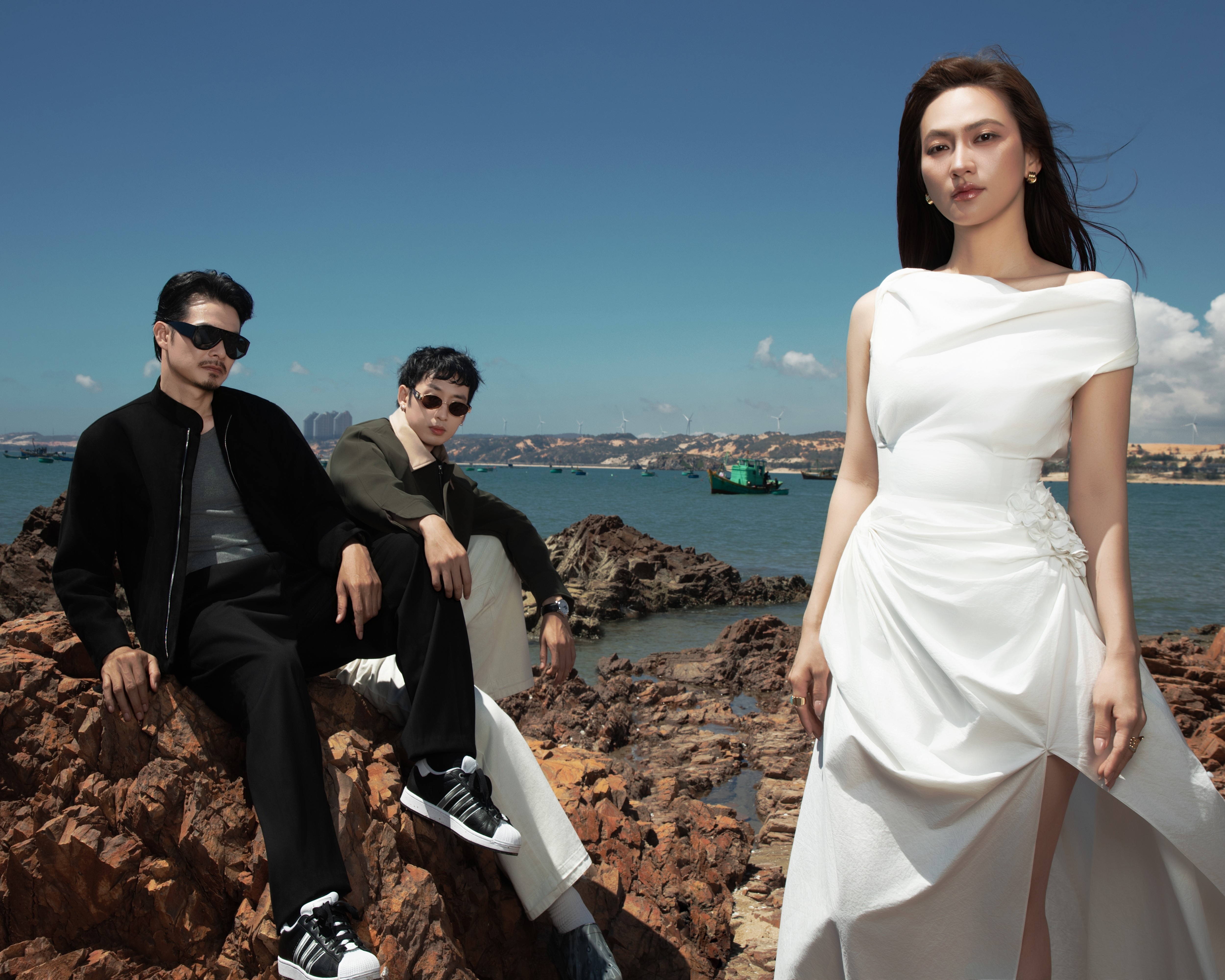 Đoàn phim 'Báu vật trời cho' tung bộ ảnh 'tuyệt đối thời trang' mừng 100 tỷ doanh thu