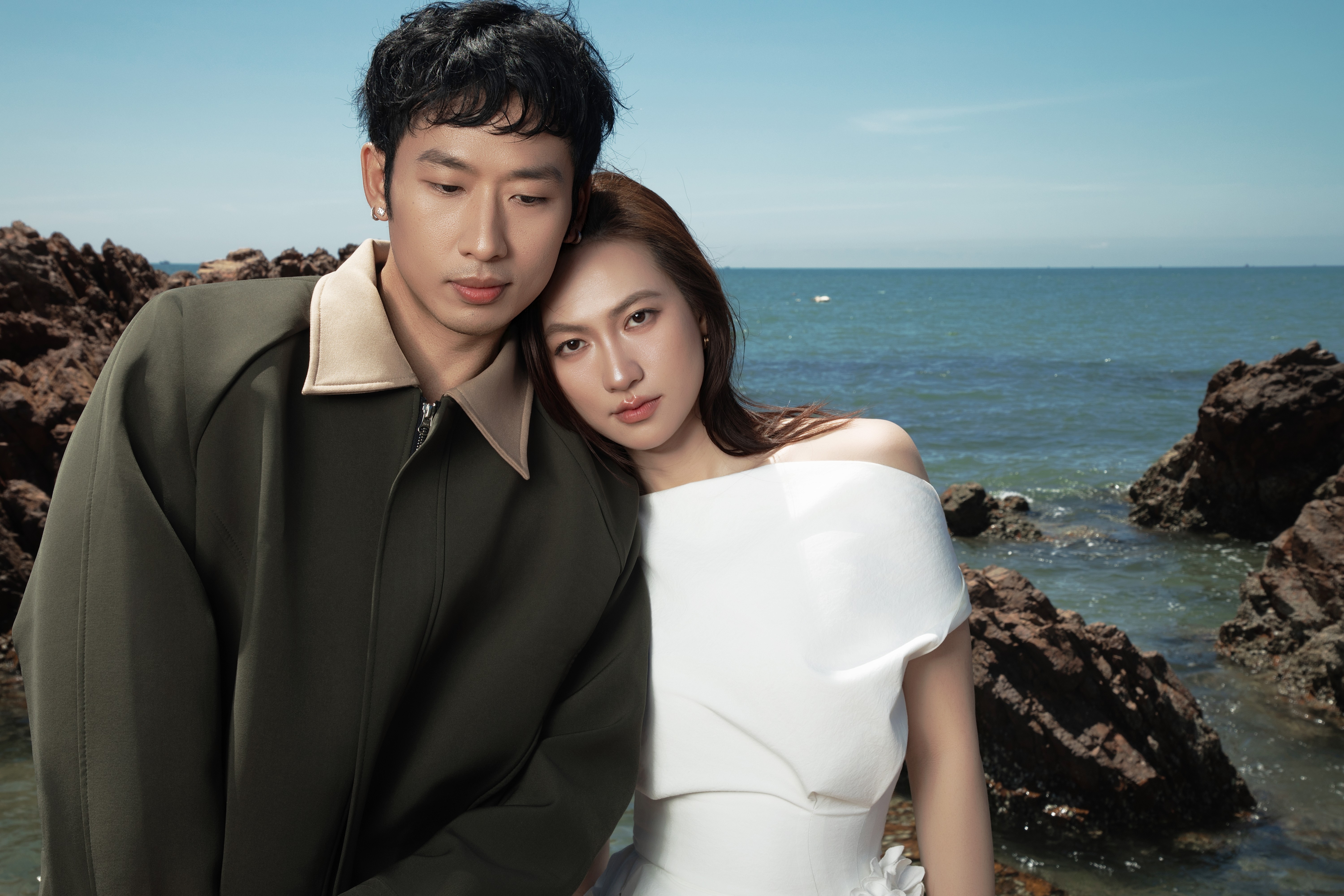 Đoàn phim 'Báu vật trời cho' tung bộ ảnh 'tuyệt đối thời trang' mừng 100 tỷ doanh thu