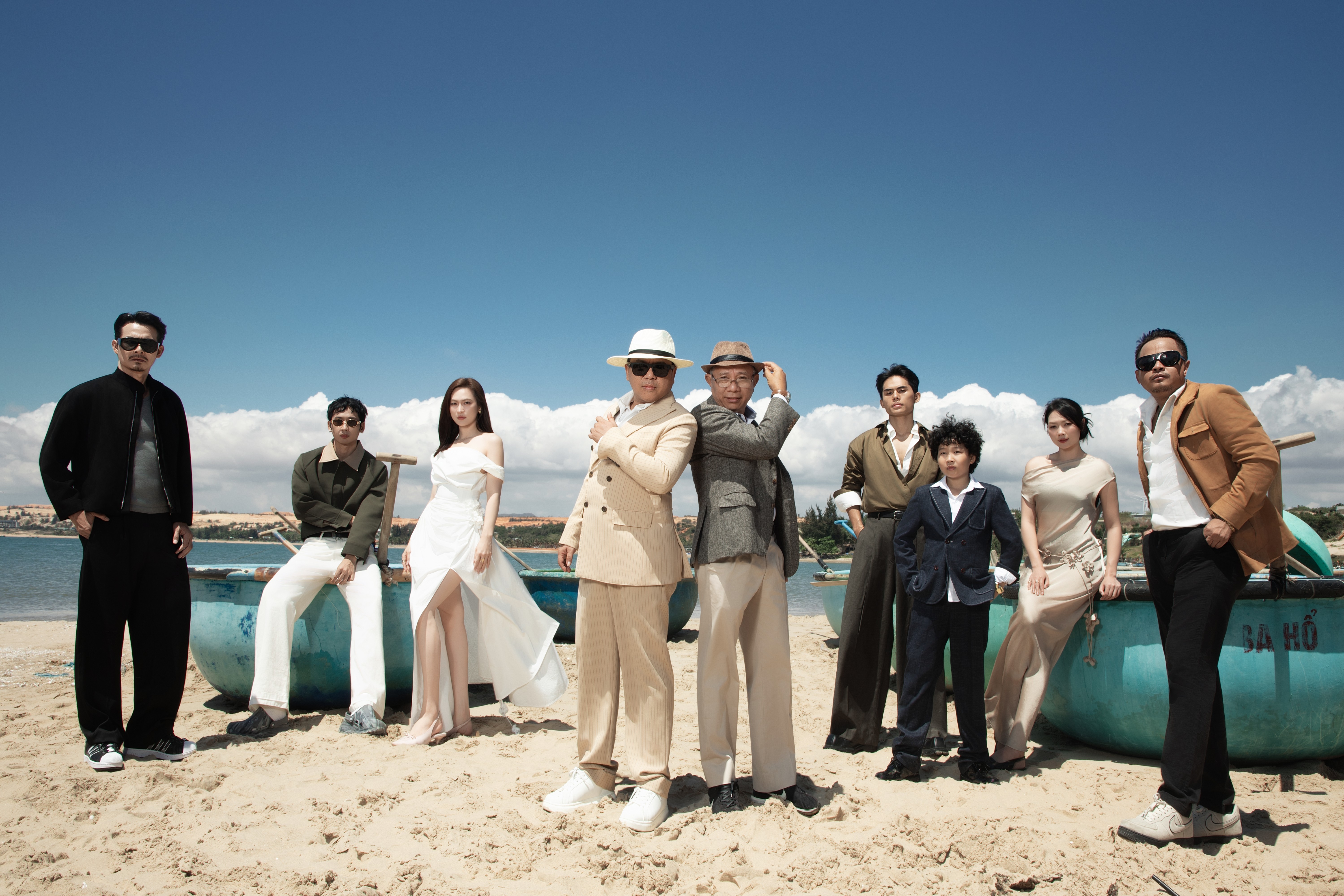 Đoàn phim 'Báu vật trời cho' tung bộ ảnh 'tuyệt đối thời trang' mừng 100 tỷ doanh thu