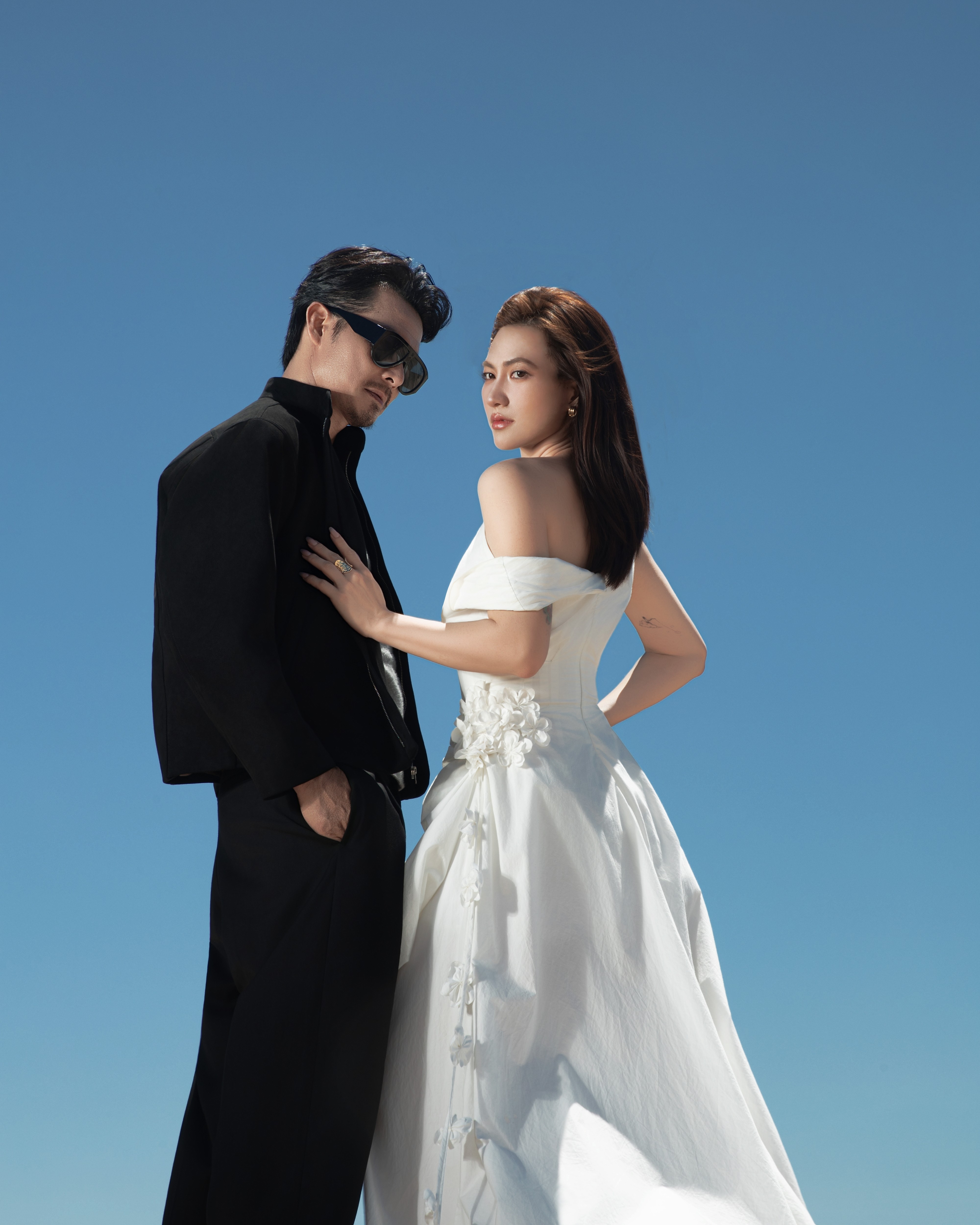 Đoàn phim 'Báu vật trời cho' tung bộ ảnh 'tuyệt đối thời trang' mừng 100 tỷ doanh thu