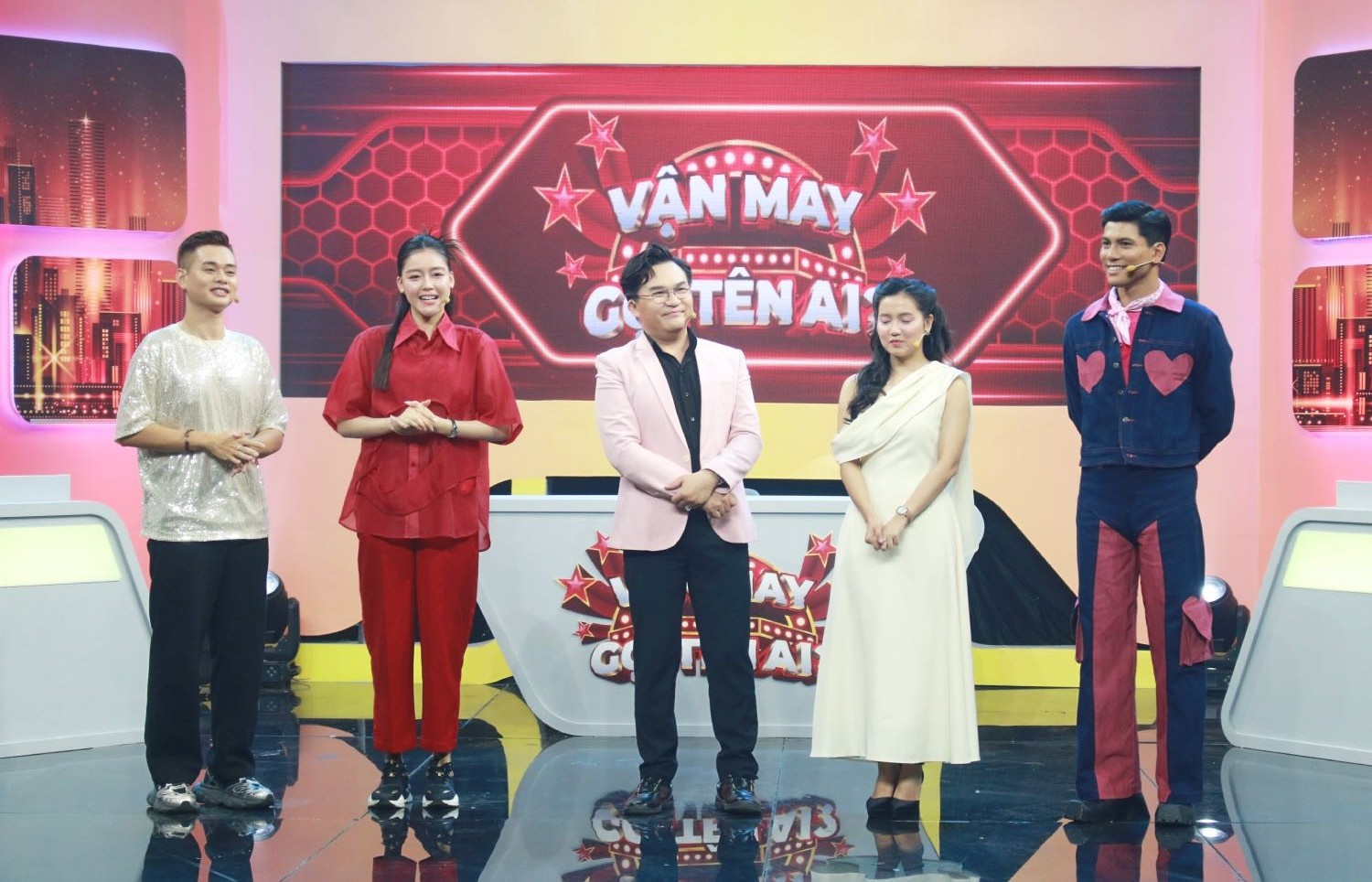 MC Đại Nghĩa bất ngờ với khả năng 'chơi trò tâm lý' của đồng nghiệp trong chương trình 'Vận may gọi tên ai?'