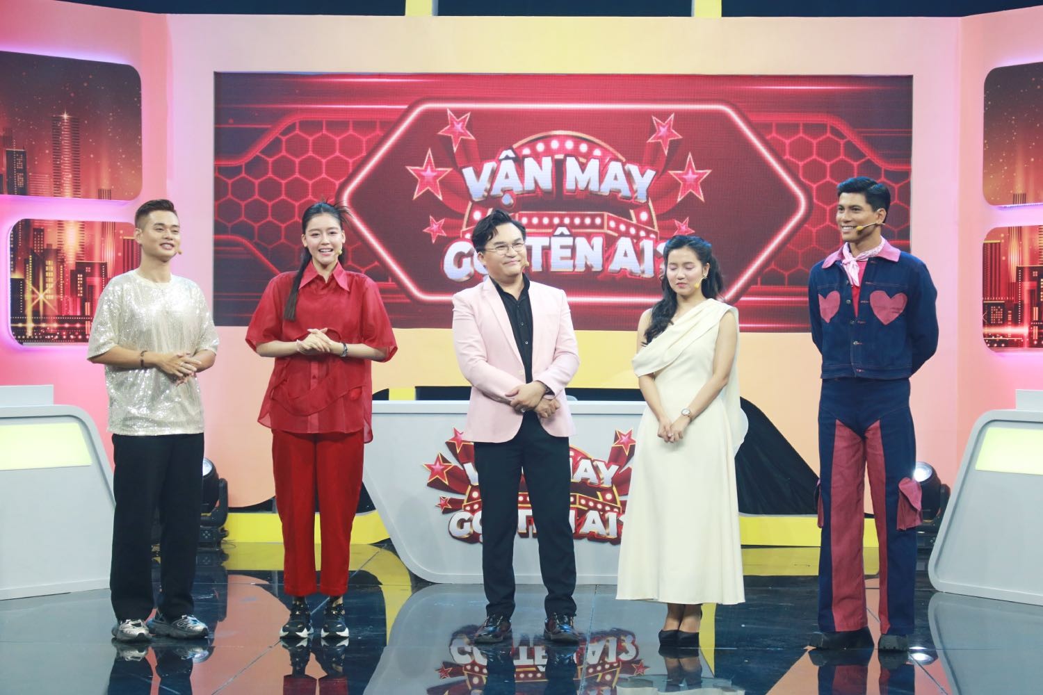 MC Đại Nghĩa bất ngờ với khả năng 'chơi trò tâm lý' của đồng nghiệp trong chương trình 'Vận may gọi tên ai?'