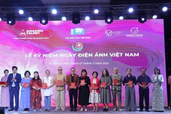 218 Hội viên điện ảnh phía Nam nhận Kỷ niệm chương đợt 2 'Vì sự nghiệp điện ảnh', nhân kỷ niệm 73 năm Ngày Điện ảnh Việt Nam