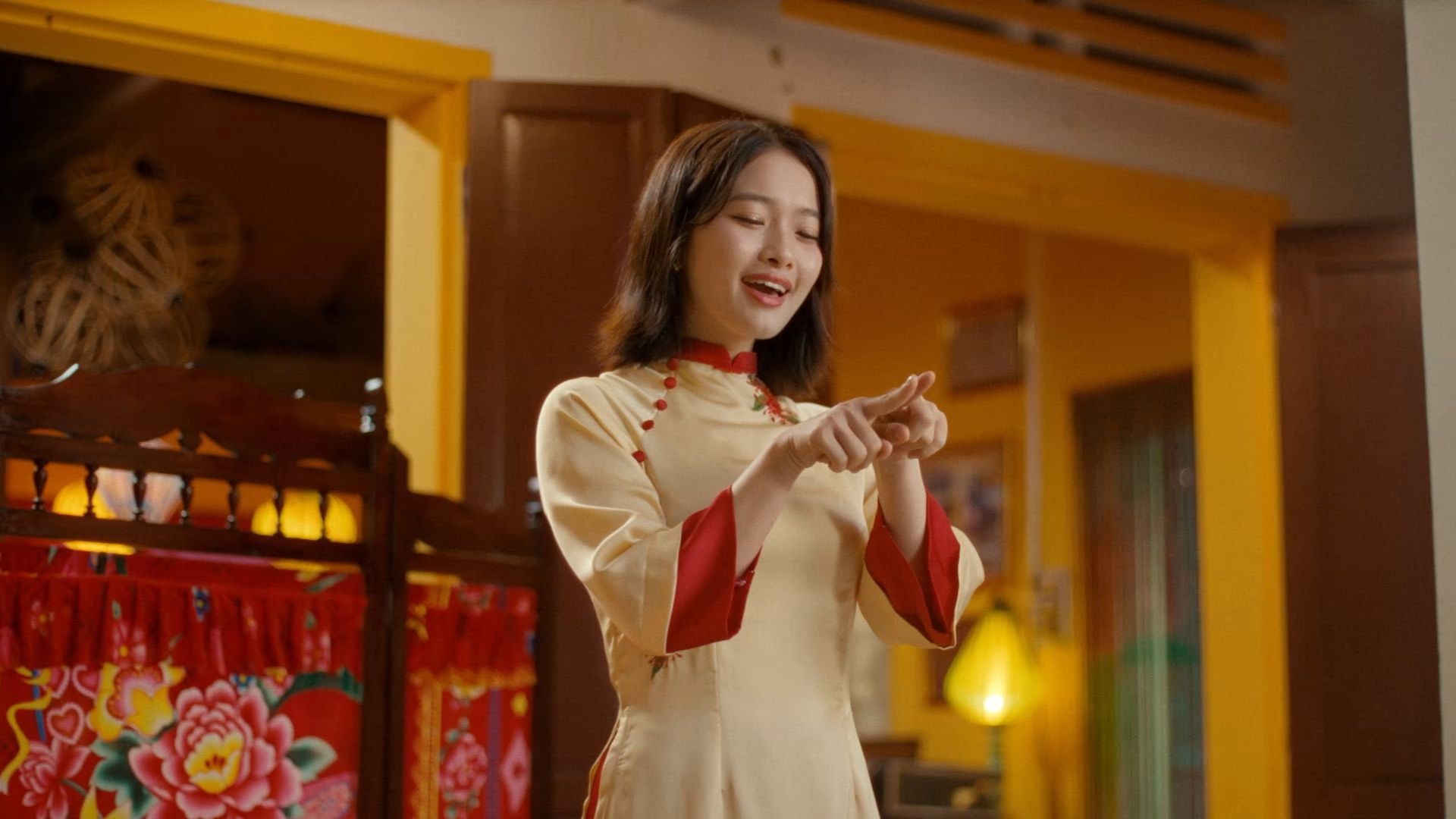 'Cảm ơn người đã thức cùng tôi' tung ca khúc 'Biết thương mình hơn' chạm đến trái tim khán giả