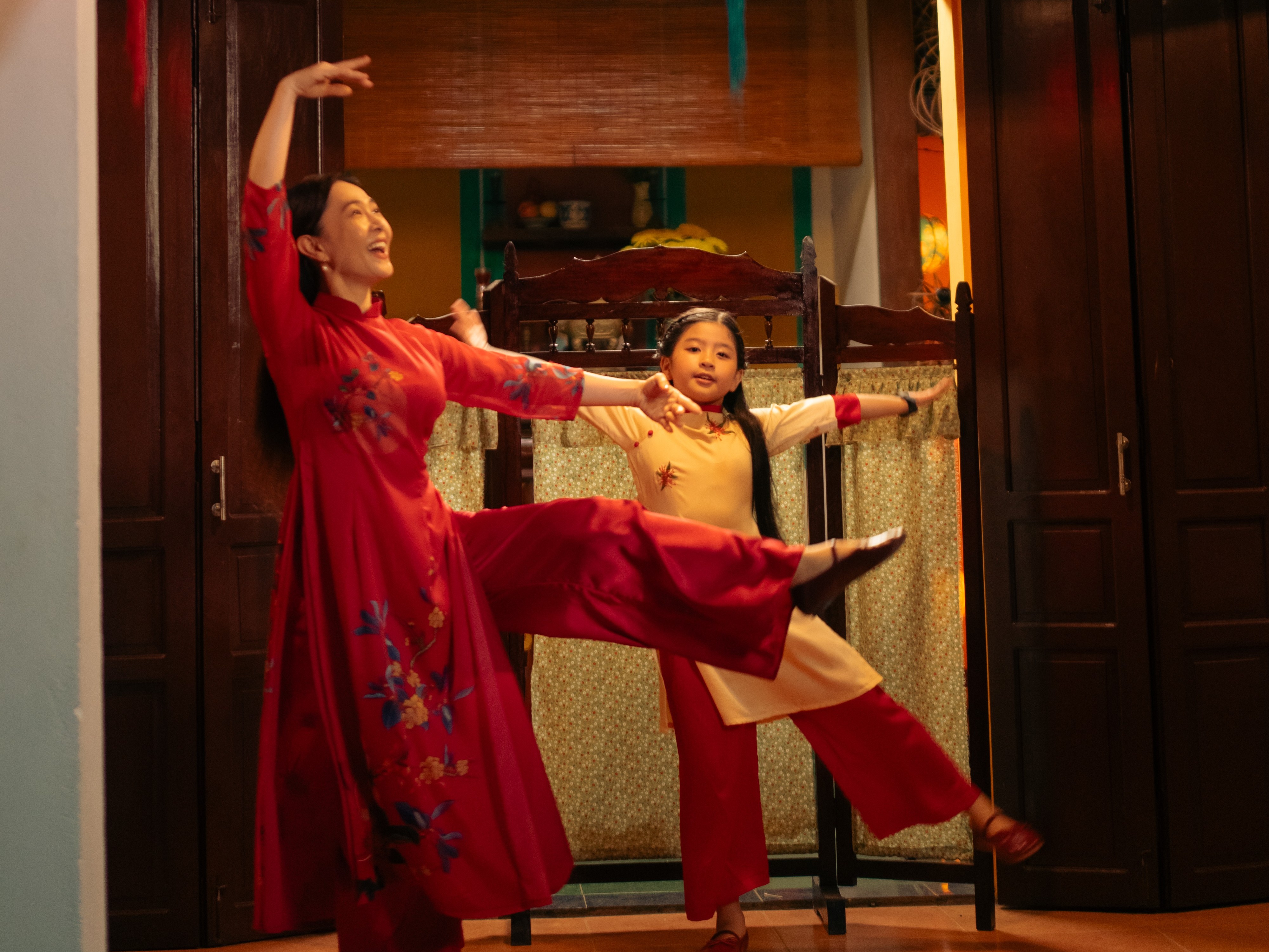 'Cảm ơn người đã thức cùng tôi' tung ca khúc 'Biết thương mình hơn' chạm đến trái tim khán giả