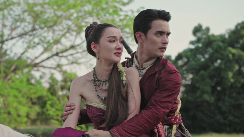 Ly kỳ chuyện tình nghìn năm giữa người và thần rắn trong 'Truyền thuyết hồ thiêng'