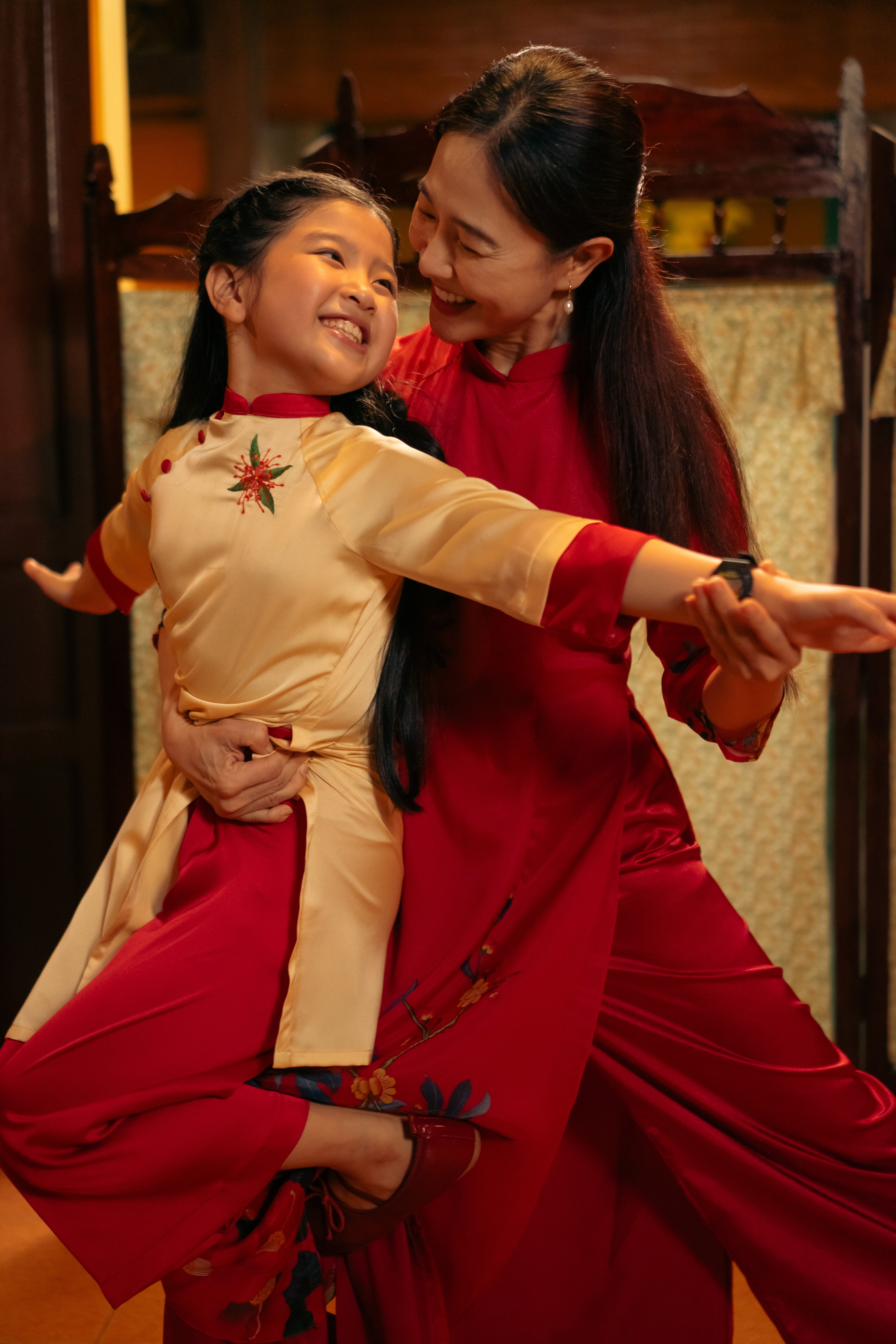 'Cảm ơn người đã thức cùng tôi' tung ca khúc 'Biết thương mình hơn' chạm đến trái tim khán giả