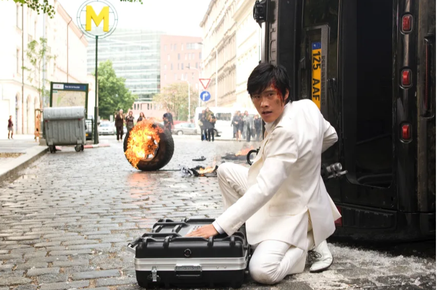 Lee Byung-hun, ngôi sao không mệt mỏi!