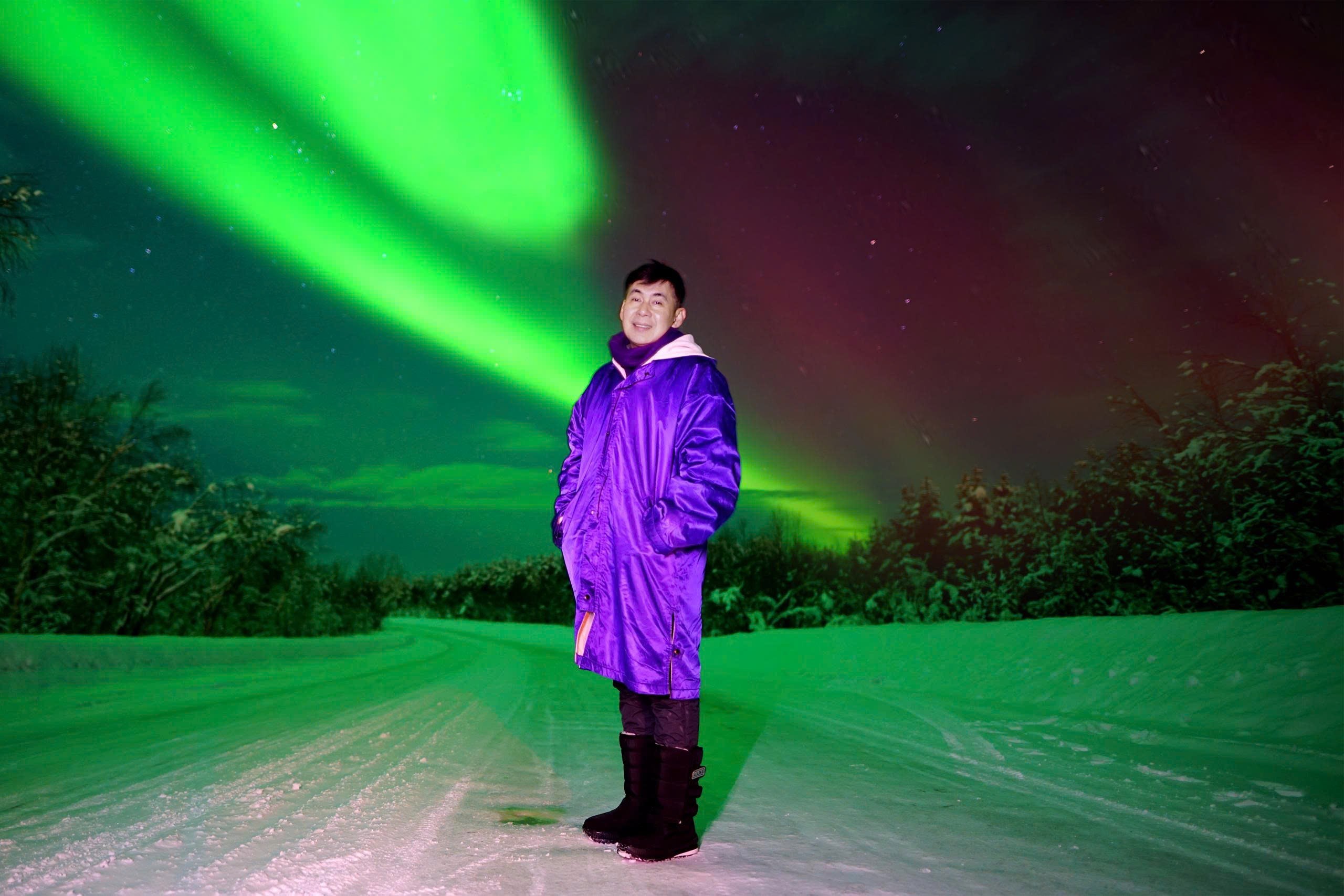 Bất chấp tiết trời 20 độ của nước Nga, Đoan Trường vẫn mê mải diện áo dài trên Quảng trường Đỏ