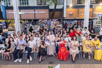 Nhiều sao Việt đến chúc mừng diễn giả - đạo diễn, NSX Phan Thảo Phương ra mắt sách 'Hiểu mình hơn, thương mình nhiều'