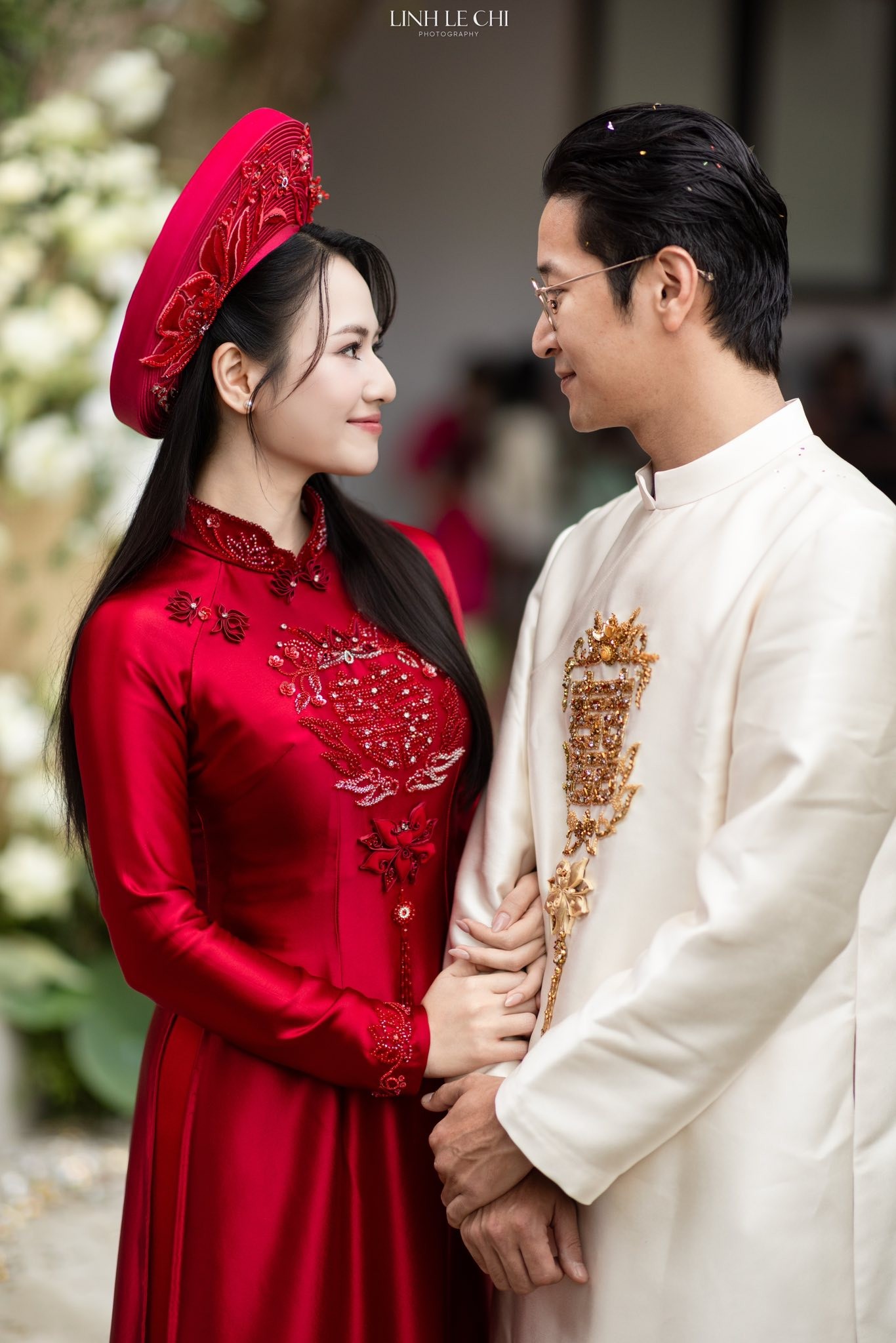 Việt Hoa gây sốt với diện mạo mới sau lễ đính hôn