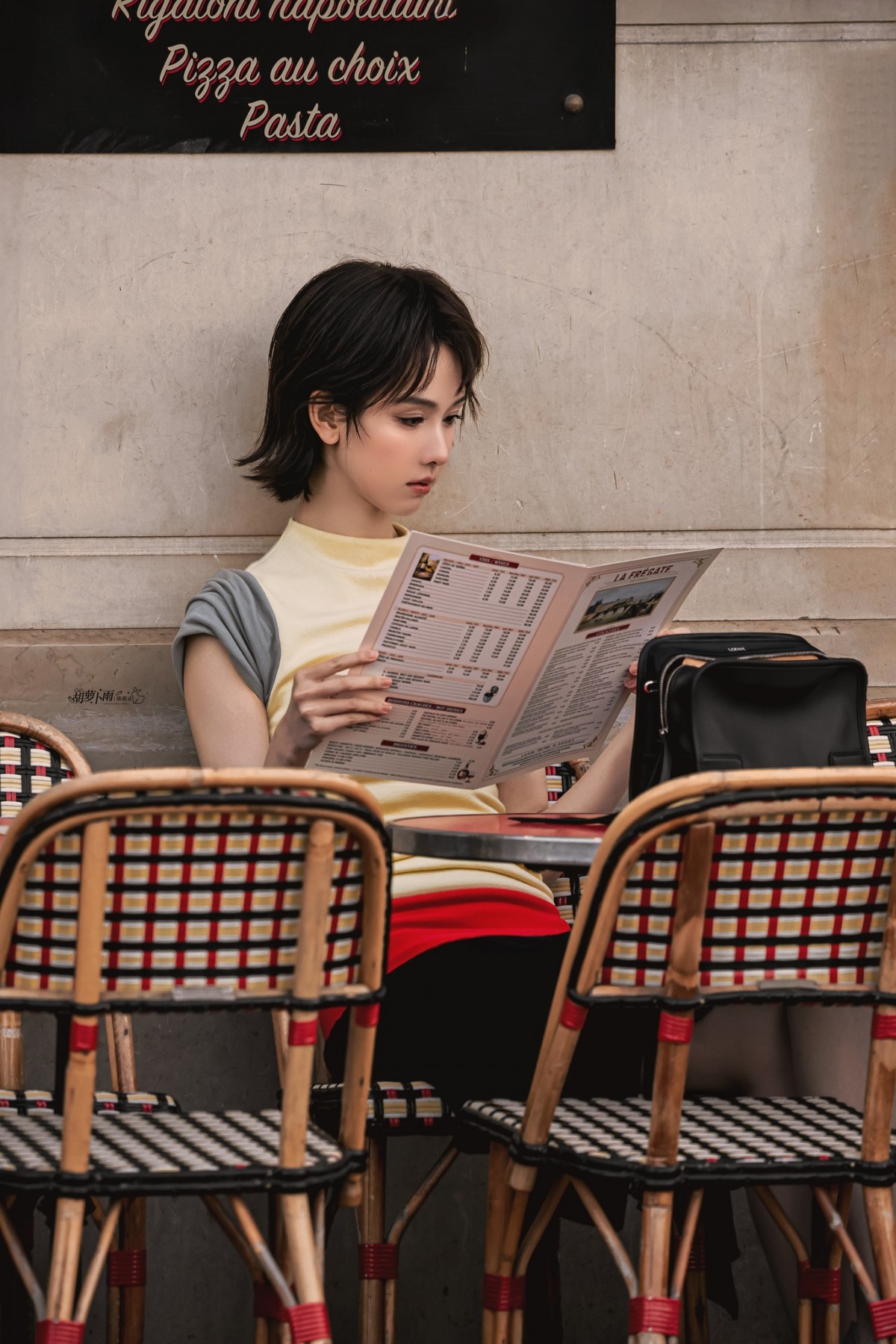 Trần Đô Linh gây chú ý với mái tóc ngắn cá tính