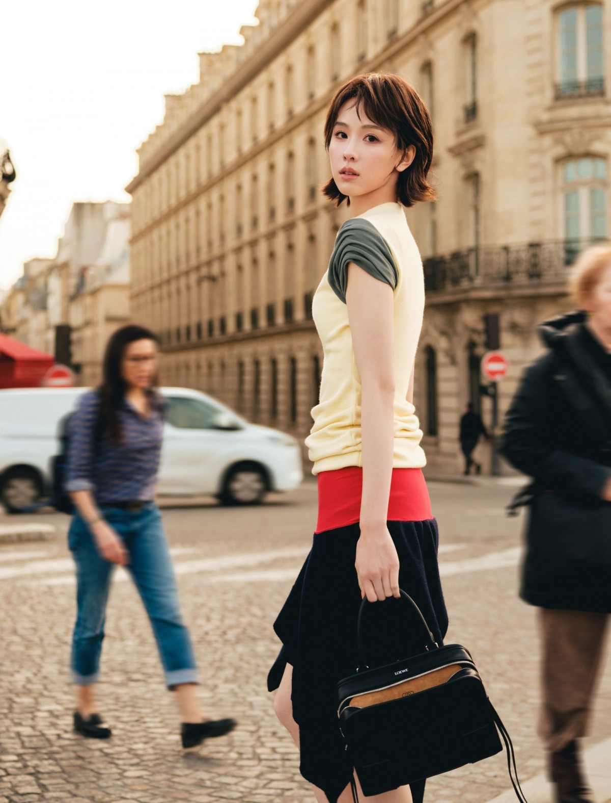 Trần Đô Linh gây chú ý với mái tóc ngắn cá tính