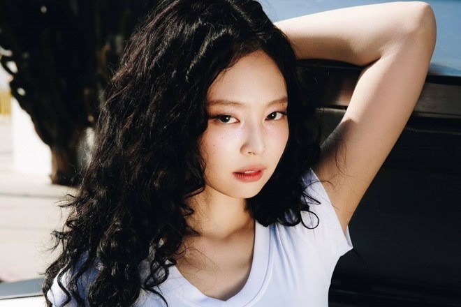 Jennie (BlackPink) gây sốt với màn đối đầu căng thẳng cùng người hâm mộ