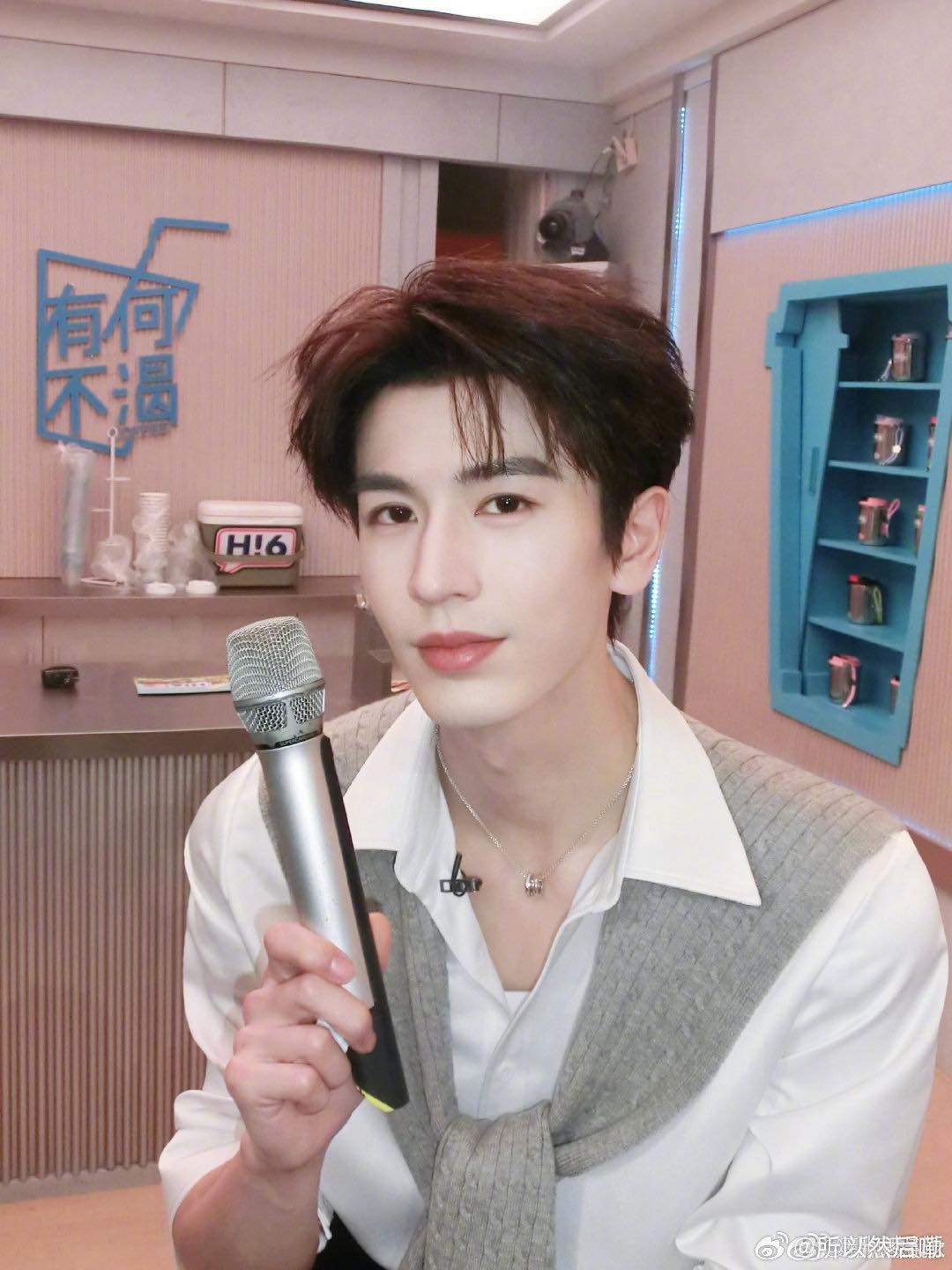 Trương Lăng Hách xin lỗi sau phát ngôn gây tranh cãi