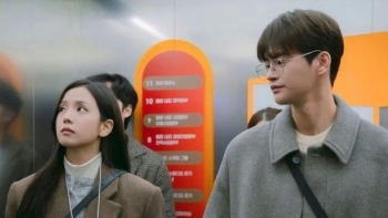 Jisoo (BlackPink) được khen hôn siêu giỏi trong phim mới