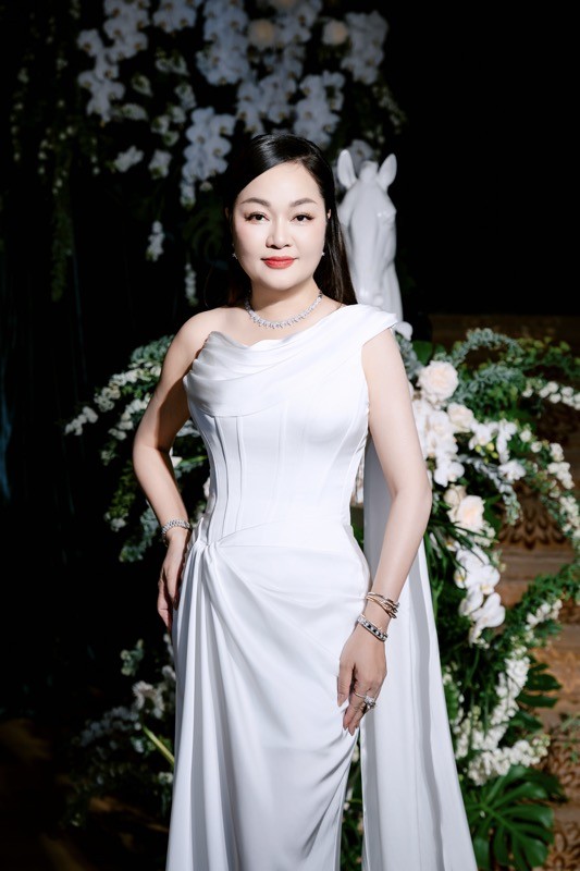 Hoa hậu Hoàng Thanh Nga lộng lẫy tại sự kiện, được vinh danh 'Queen of the night'