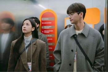 Jisoo (BlackPink) được khen hôn siêu giỏi trong phim mới