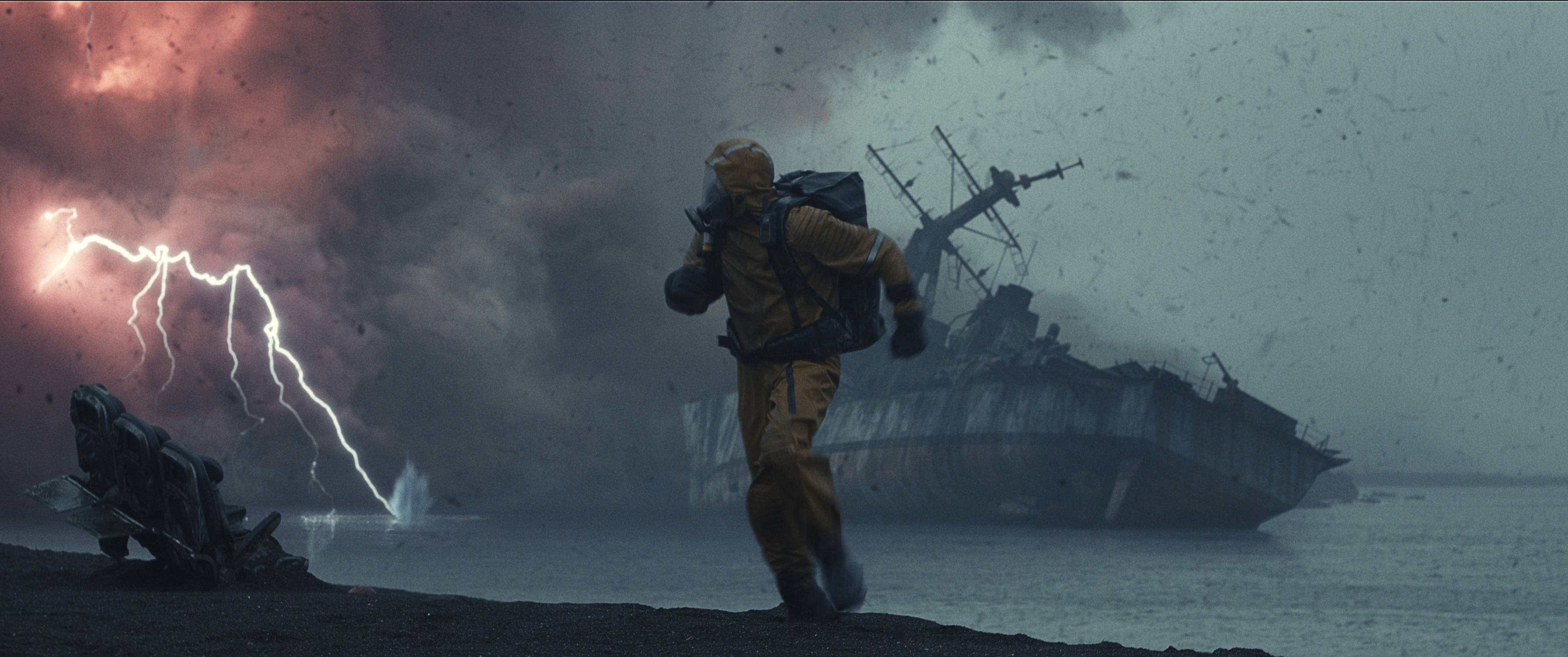 Bom tấn thảm họa thiên thạch trở lại, Gerard Butler tiếp tục dẫn đầu cuộc trốn chạy