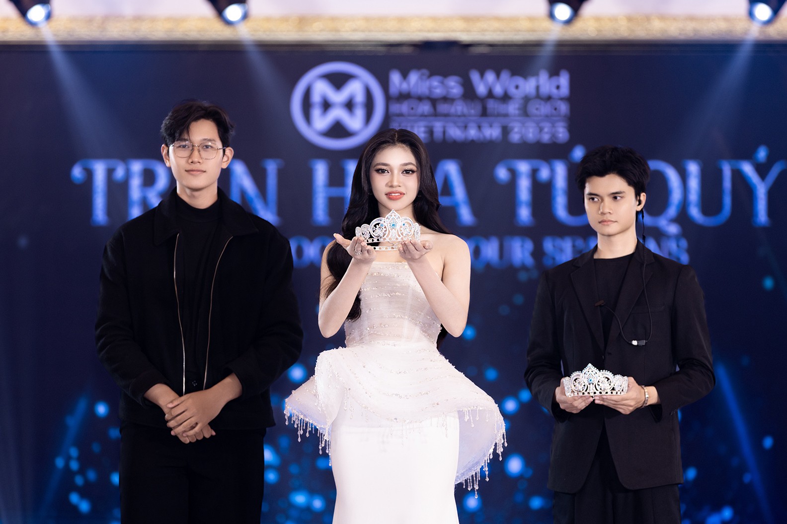 Vương miện lấy cảm hứng từ những loài hoa của 'Miss World Vietnam 2025'