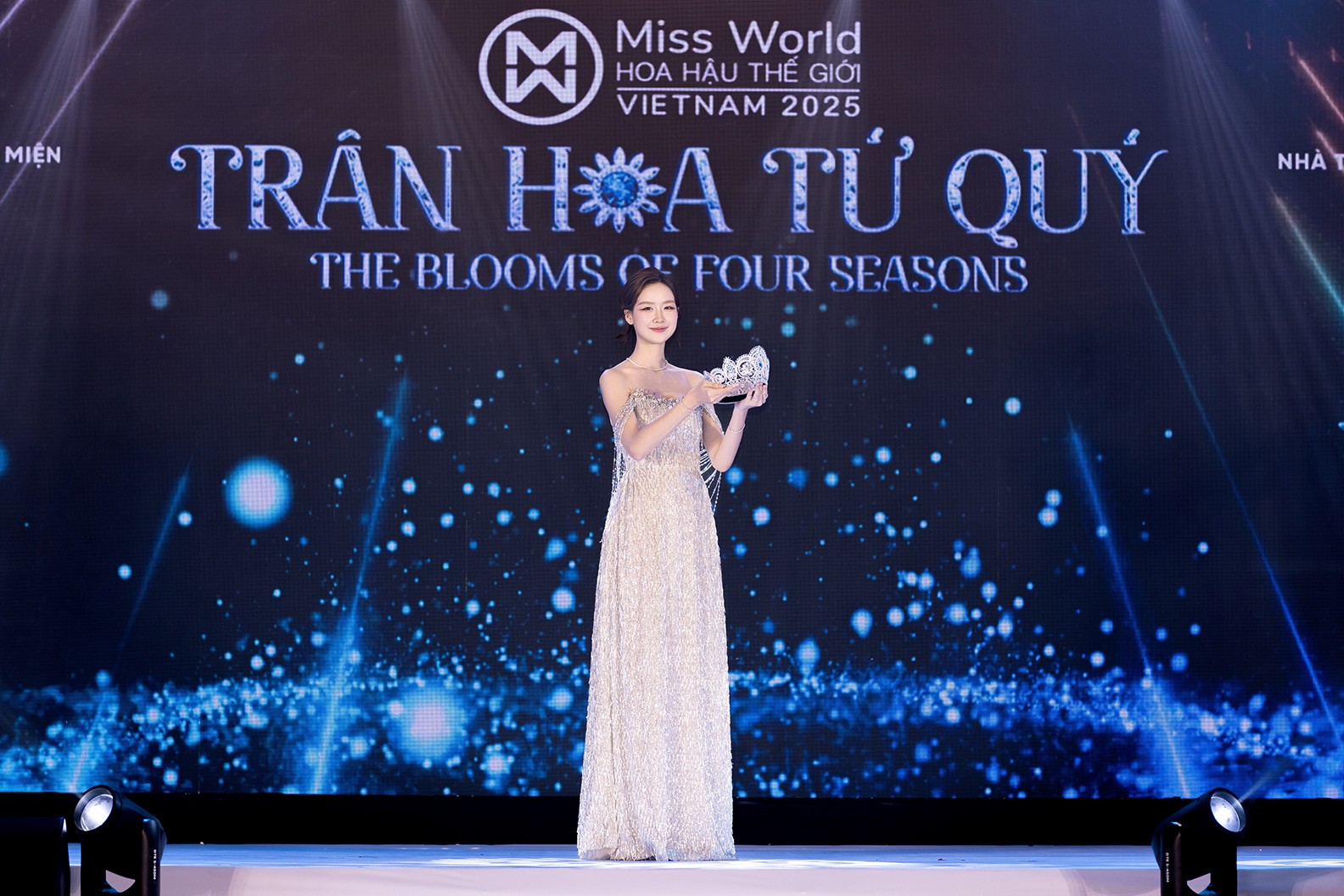 Vương miện lấy cảm hứng từ những loài hoa của 'Miss World Vietnam 2025'