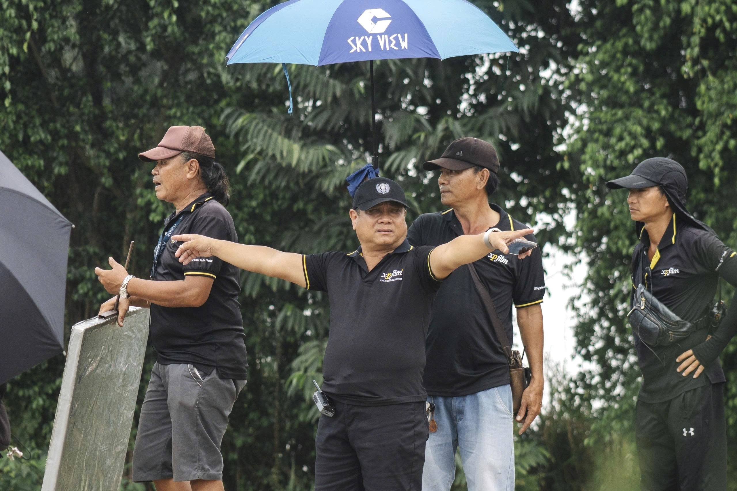 Đạo diễn Xuân Phước: Kỷ niệm chương và Bằng khen là động lực để chúng tôi tiếp tục 'cày cuốc' vì sự nghiệp phục vụ khán giả!