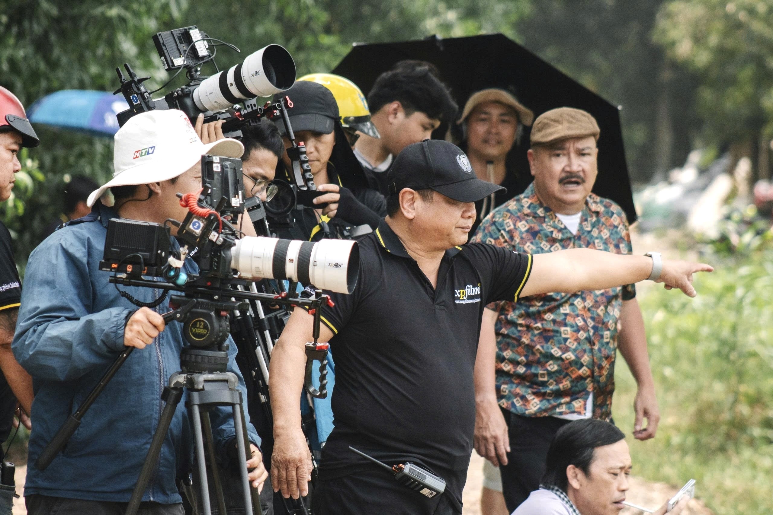 Đạo diễn Xuân Phước: Kỷ niệm chương và Bằng khen là động lực để chúng tôi tiếp tục 'cày cuốc' vì sự nghiệp phục vụ khán giả!