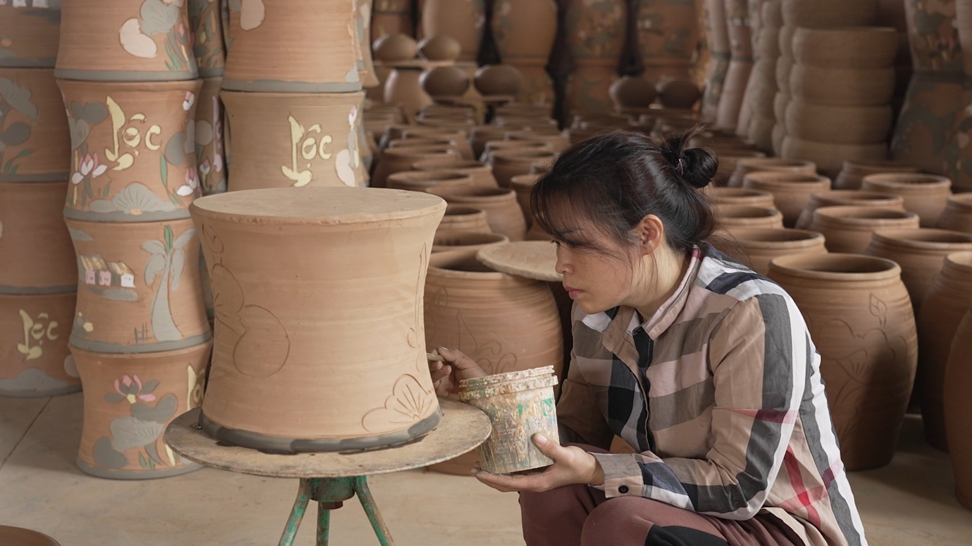 MC Thanh Thảo, thủ môn Nguyễn Đình Triệu xúc động trước nghị lực của các em nhỏ trong 'Mái ấm gia đình Việt'