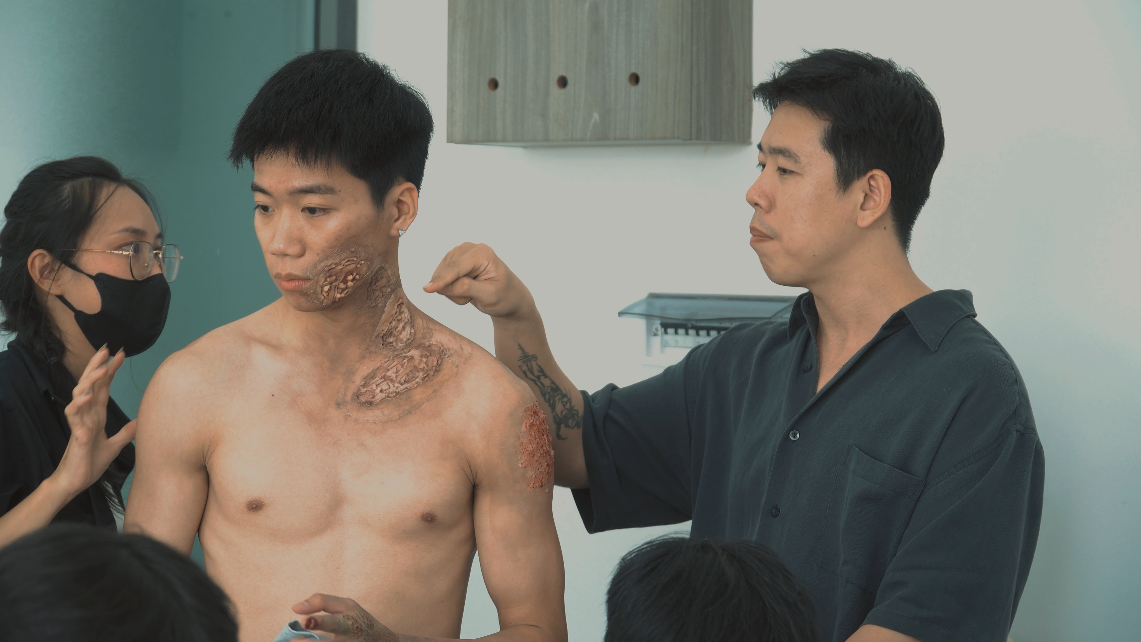 Hậu trường 'Phí Phông: Quỷ máu rừng thiêng': Kỳ công từ bối cảnh, trang phục, hóa trang đến nghiên cứu văn hóa dân tộc