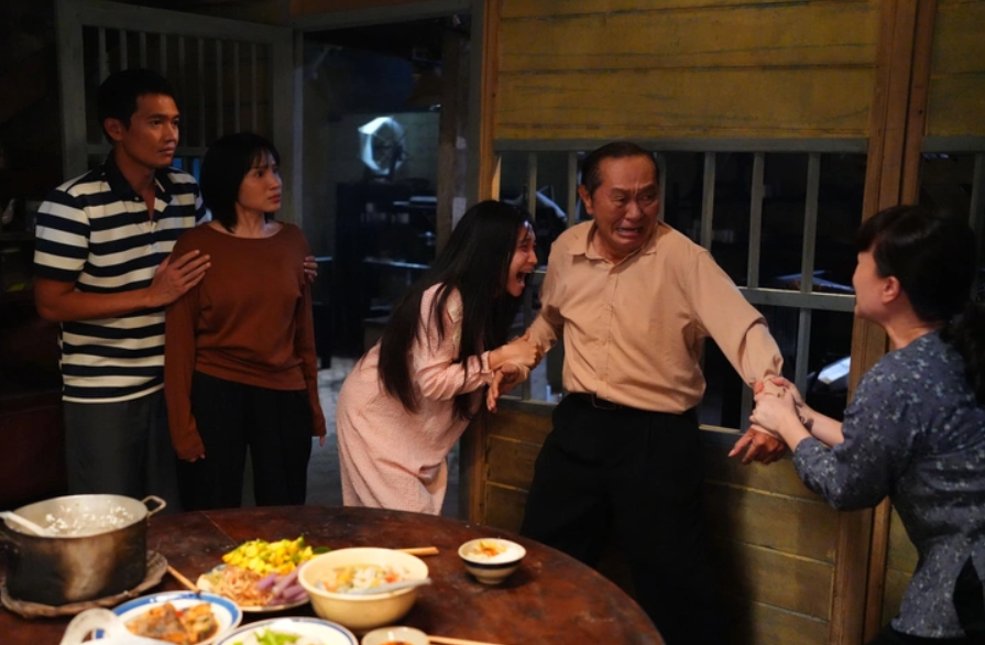 ‘Quỷ nhập tràng 2’ khởi đầu ấn tượng, vượt phim của Mỹ Tâm