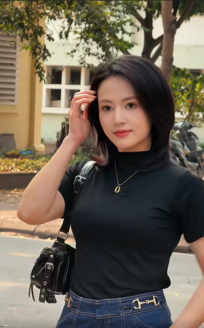 Việt Hoa gây sốt với diện mạo mới sau lễ đính hôn